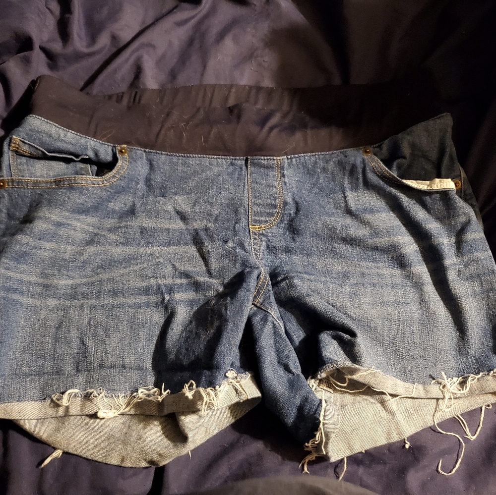 Maternity Shorts - Picture 2 of 5